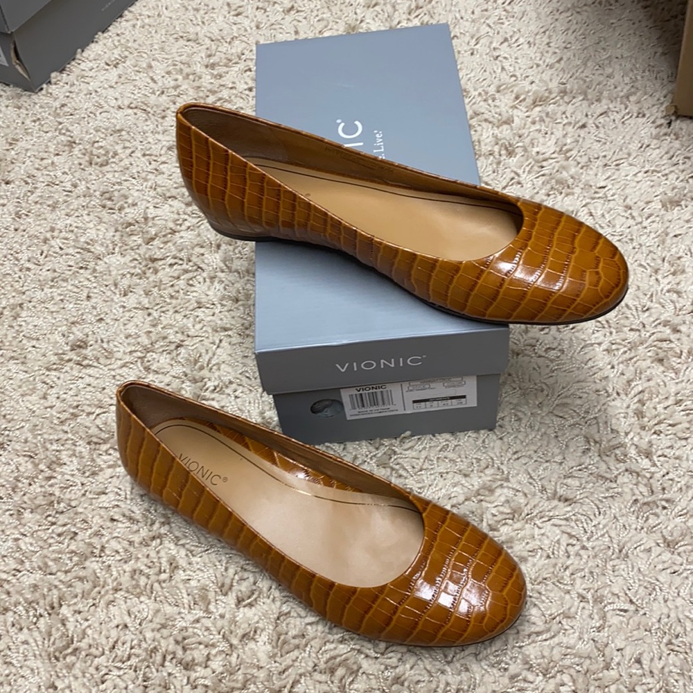 Vionic Hannah Croc Flat